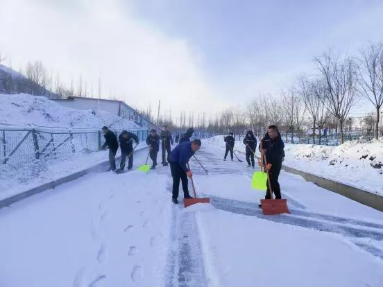 油氣人的風雪照.png